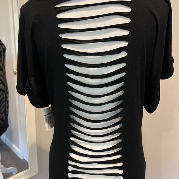 NWT Romeo & Juliet Couture Black slashed back Top, Size M - Picture 9 of 13